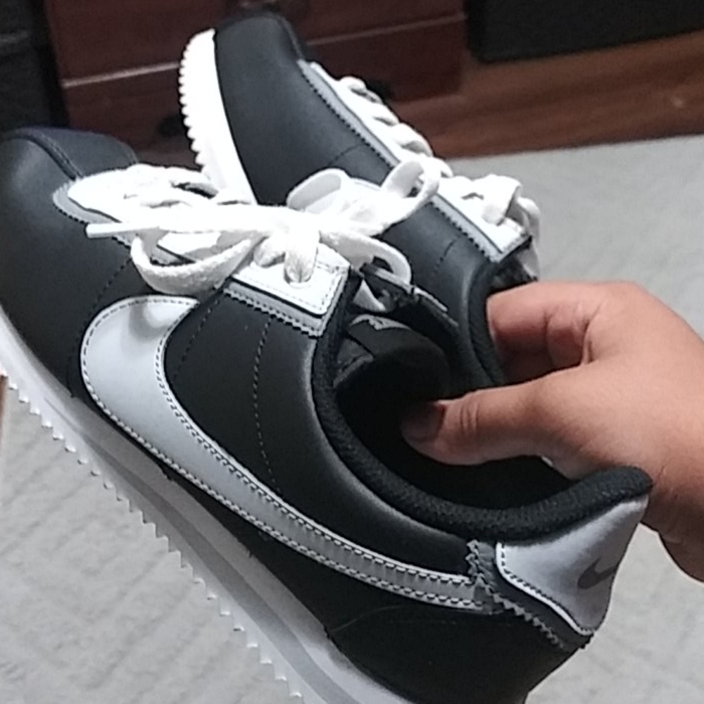 Nike cortezes size 7